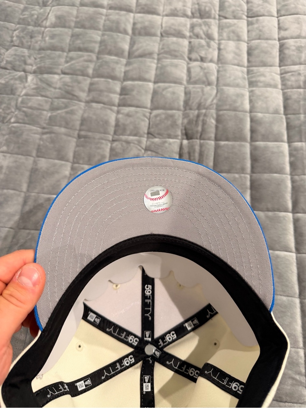 New Era 59FIFTY Fitted Cap - White, Black & Light Blue - Picture 3 of 7